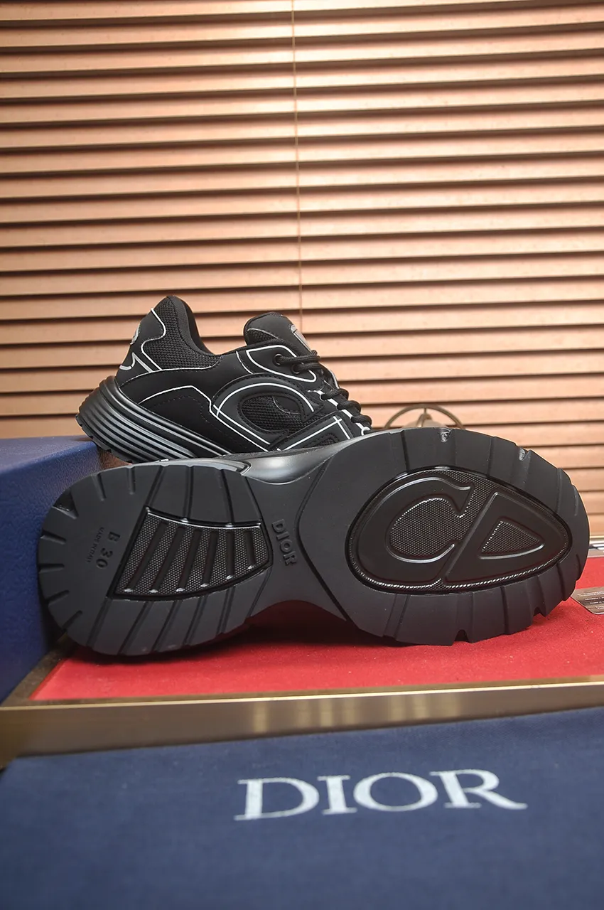 Men's men's shoes 💰: 500💶 (top original order) Brand: Dior (Dior) Standard code: Men's code 38-44 (45 customized) Grade: Same as the official website Material: Top original cowhide spliced ​​together Original wear-resistant and lightweight outsole Style category: Fashionable casual shoes Distinguished luxury brand elements top luxury Color: Actual picture color